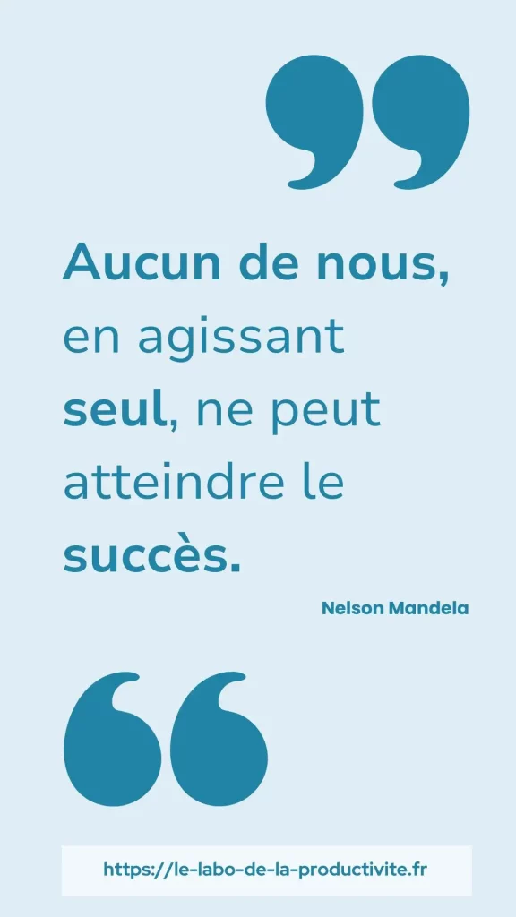 Une affiche minimaliste inspirante avec une citation de Nelson Mandela, sur fond bleu clair, avec des guillemets bleu foncé.